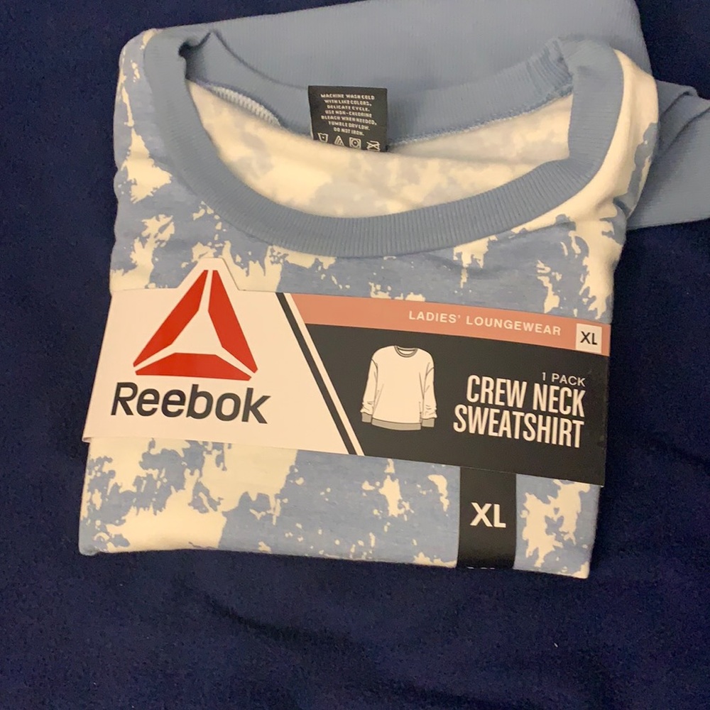 Reebok crew neck sweatshirt I’m size large